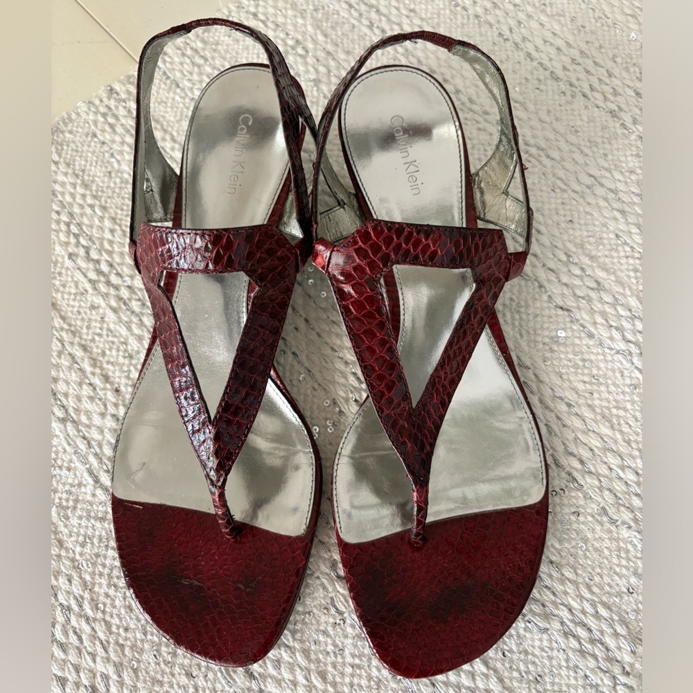 Calvin Klein Mella Snake wedge sandals, burgundy faux snake embossed  T-Strap